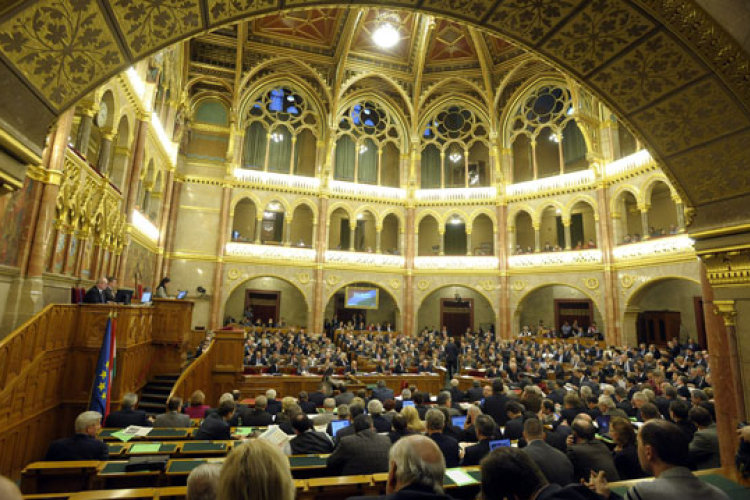 OGY - Döntött a parlament az újabb rezsicsökkentésről