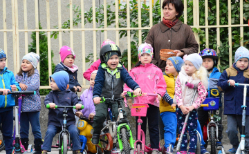 Ovisok vették birtokba a felújított parkolót a Vízivárosban