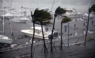 Az Irma már Florida északi vidékein és Georgiában pusztít, délen pedig újabb áradásokat okoz 