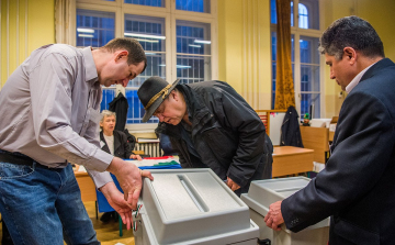 Rendben megnyitottak a fehérvári szavazókörök - 9-ig 9788-an szavaztak a városban